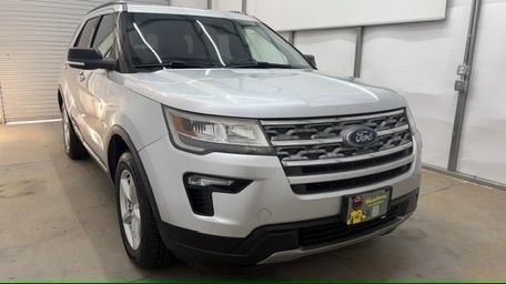 2018 Silver Ford Explorer XLT (1FM5K7DH7JG) , located at 1806 Veterans Memorial Hwy SW, Austell, GA, 30168, (770) 944-9558, 33.817959, -84.606987- Photo#8