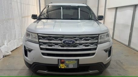 2018 Silver Ford Explorer XLT (1FM5K7DH7JG) , located at 1806 Veterans Memorial Hwy SW, Austell, GA, 30168, (770) 944-9558, 33.817959, -84.606987- Photo#9