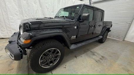 2020 Black Jeep Gladiator Overland 4x4 (1C6HJTFGXLL) with an 3.6L V-6 DOHC engine, located at 1806 Veterans Memorial Hwy SW, Austell, GA, 30168, (770) 944-9558, 33.817959, -84.606987- Photo#1