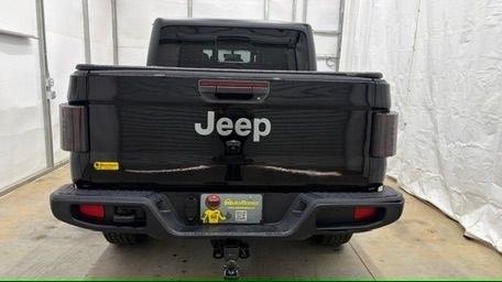 2020 Black Jeep Gladiator Overland 4x4 (1C6HJTFGXLL) with an 3.6L V-6 DOHC engine, located at 1806 Veterans Memorial Hwy SW, Austell, GA, 30168, (770) 944-9558, 33.817959, -84.606987- Photo#3