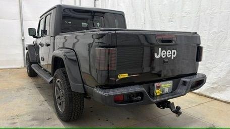 2020 Black Jeep Gladiator Overland 4x4 (1C6HJTFGXLL) with an 3.6L V-6 DOHC engine, located at 1806 Veterans Memorial Hwy SW, Austell, GA, 30168, (770) 944-9558, 33.817959, -84.606987- Photo#4