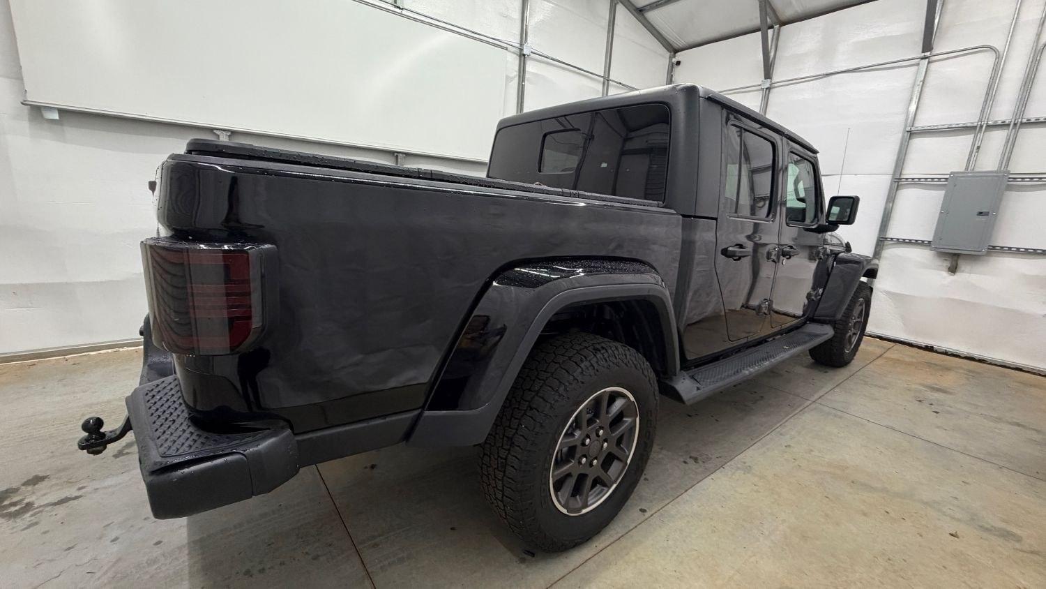 2020 Black Jeep Gladiator Overland 4x4 (1C6HJTFGXLL) with an 3.6L V-6 DOHC engine, located at 1806 Veterans Memorial Hwy SW, Austell, GA, 30168, (770) 944-9558, 33.817959, -84.606987- Photo#6