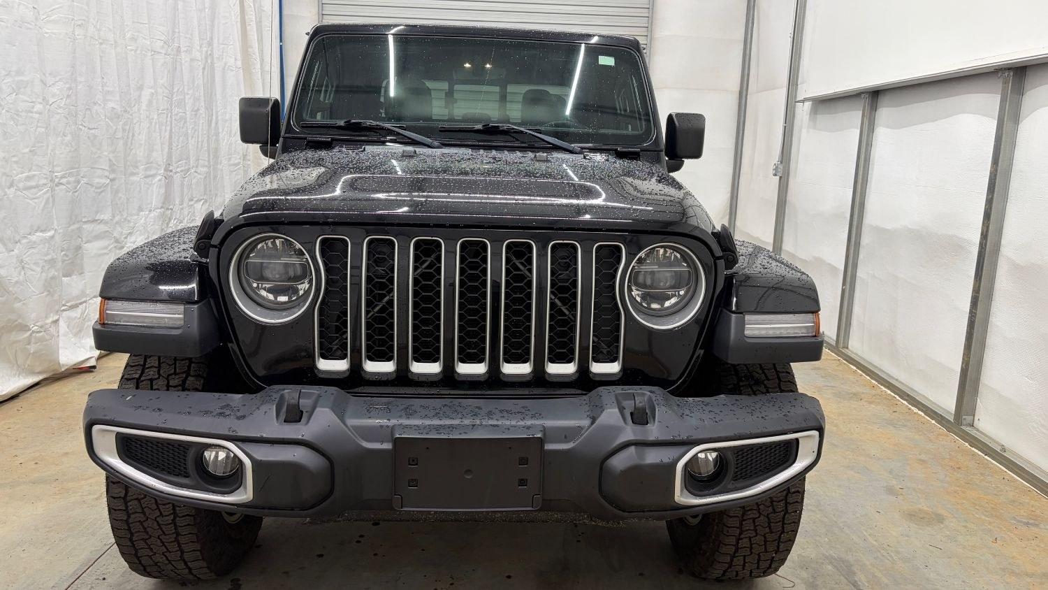 2020 Black Jeep Gladiator Overland 4x4 (1C6HJTFGXLL) with an 3.6L V-6 DOHC engine, located at 1806 Veterans Memorial Hwy SW, Austell, GA, 30168, (770) 944-9558, 33.817959, -84.606987- Photo#9