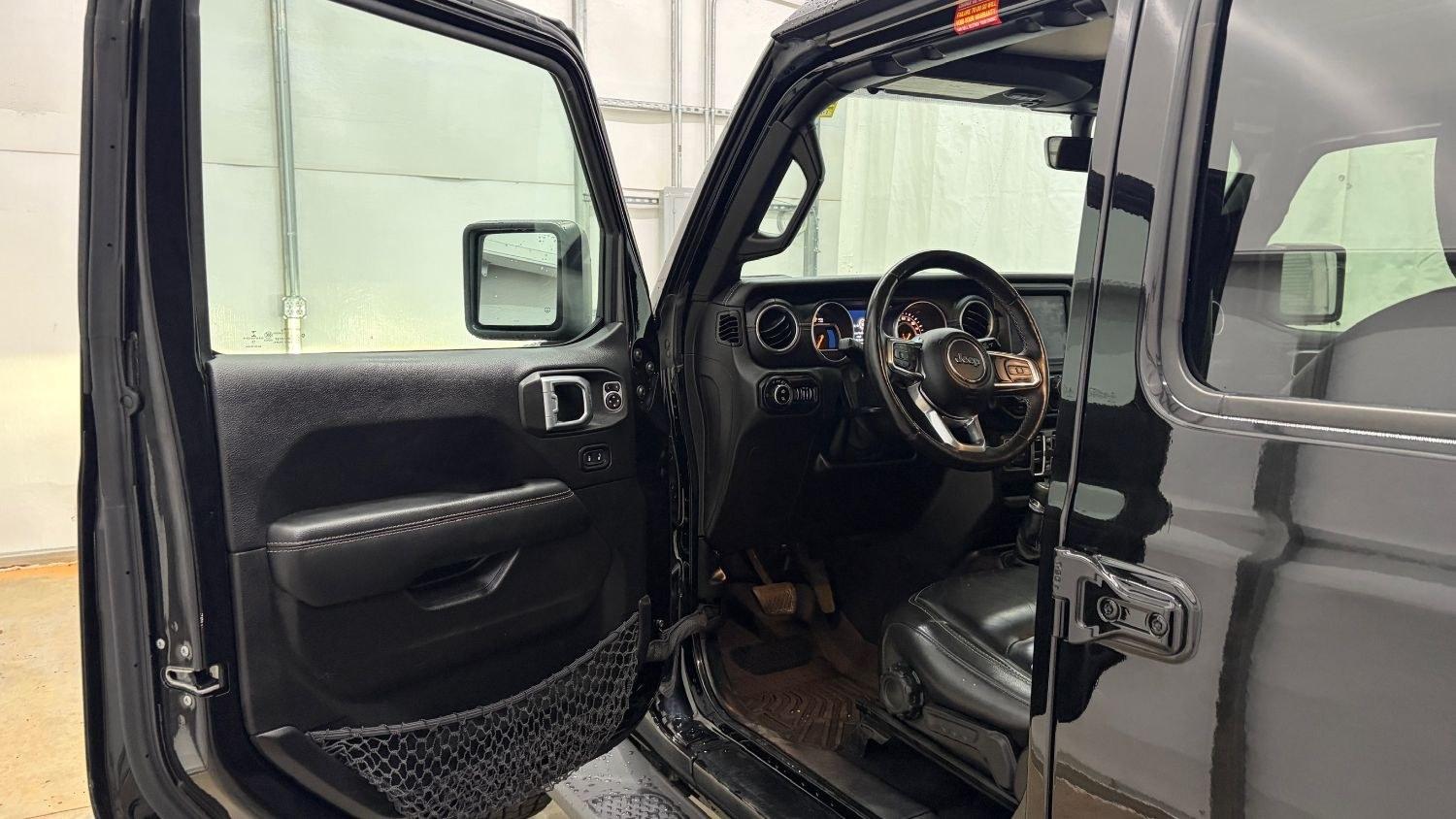 2020 Black Jeep Gladiator Overland 4x4 (1C6HJTFGXLL) with an 3.6L V-6 DOHC engine, located at 1806 Veterans Memorial Hwy SW, Austell, GA, 30168, (770) 944-9558, 33.817959, -84.606987- Photo#10