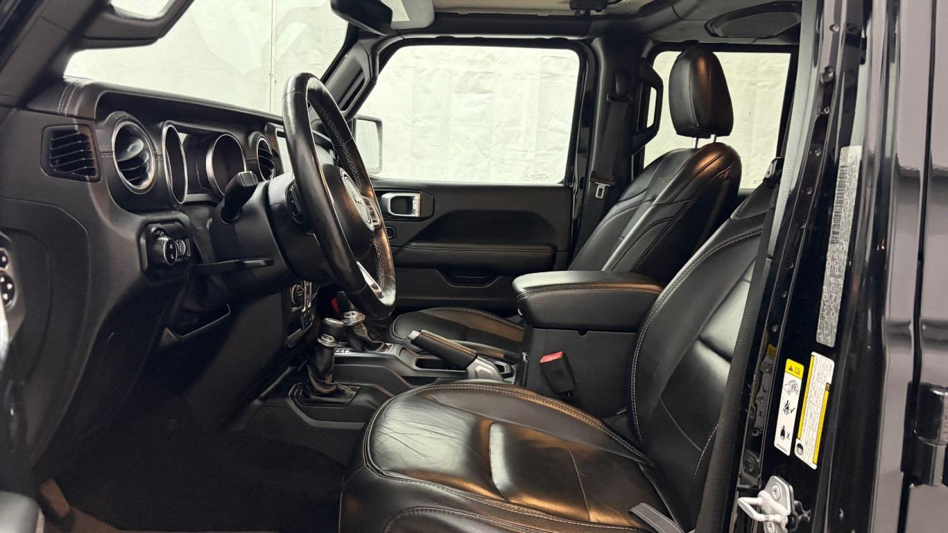 2020 Black Jeep Gladiator Overland 4x4 (1C6HJTFGXLL) with an 3.6L V-6 DOHC engine, located at 1806 Veterans Memorial Hwy SW, Austell, GA, 30168, (770) 944-9558, 33.817959, -84.606987- Photo#11
