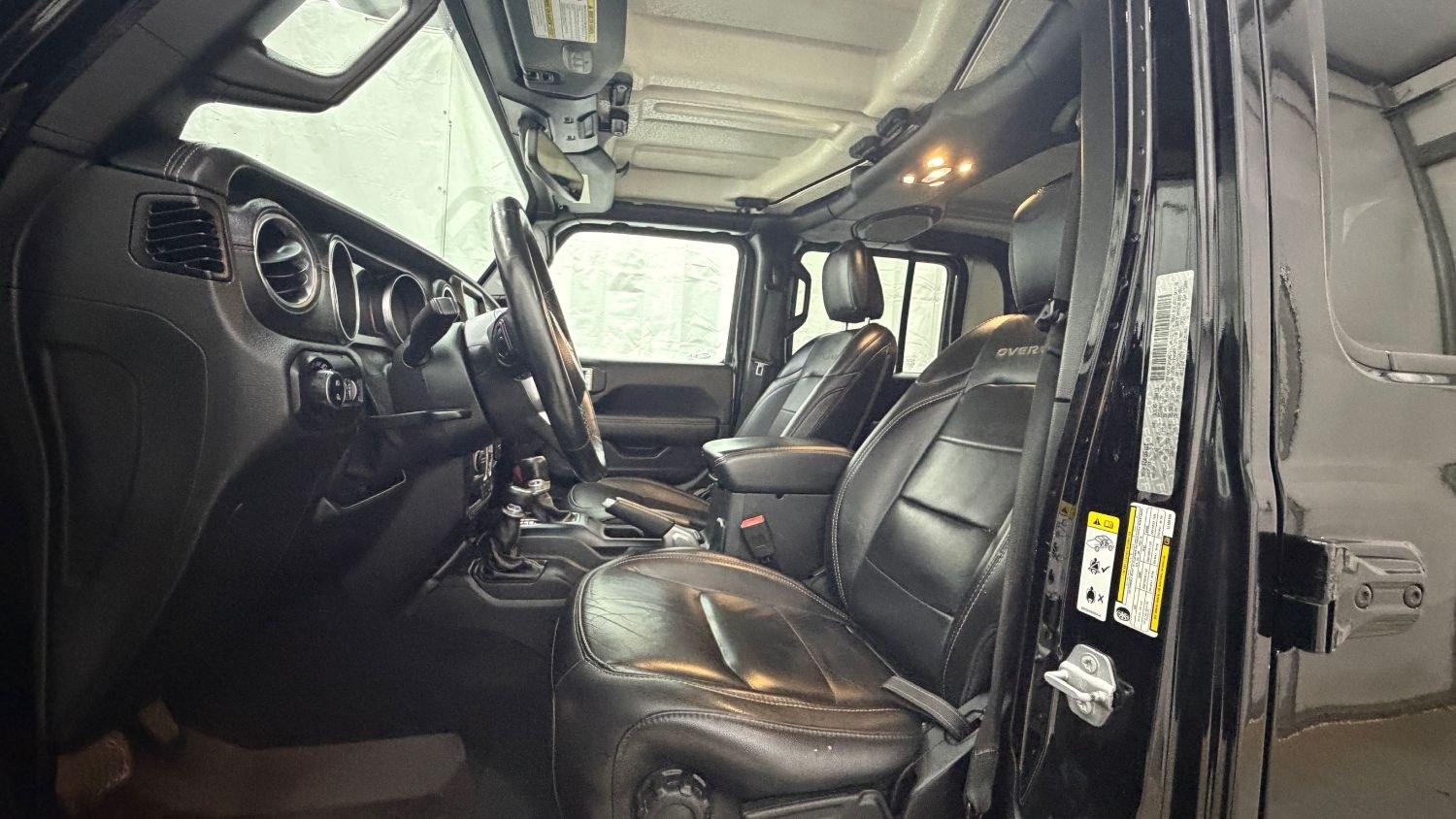 2020 Black Jeep Gladiator Overland 4x4 (1C6HJTFGXLL) with an 3.6L V-6 DOHC engine, located at 1806 Veterans Memorial Hwy SW, Austell, GA, 30168, (770) 944-9558, 33.817959, -84.606987- Photo#12