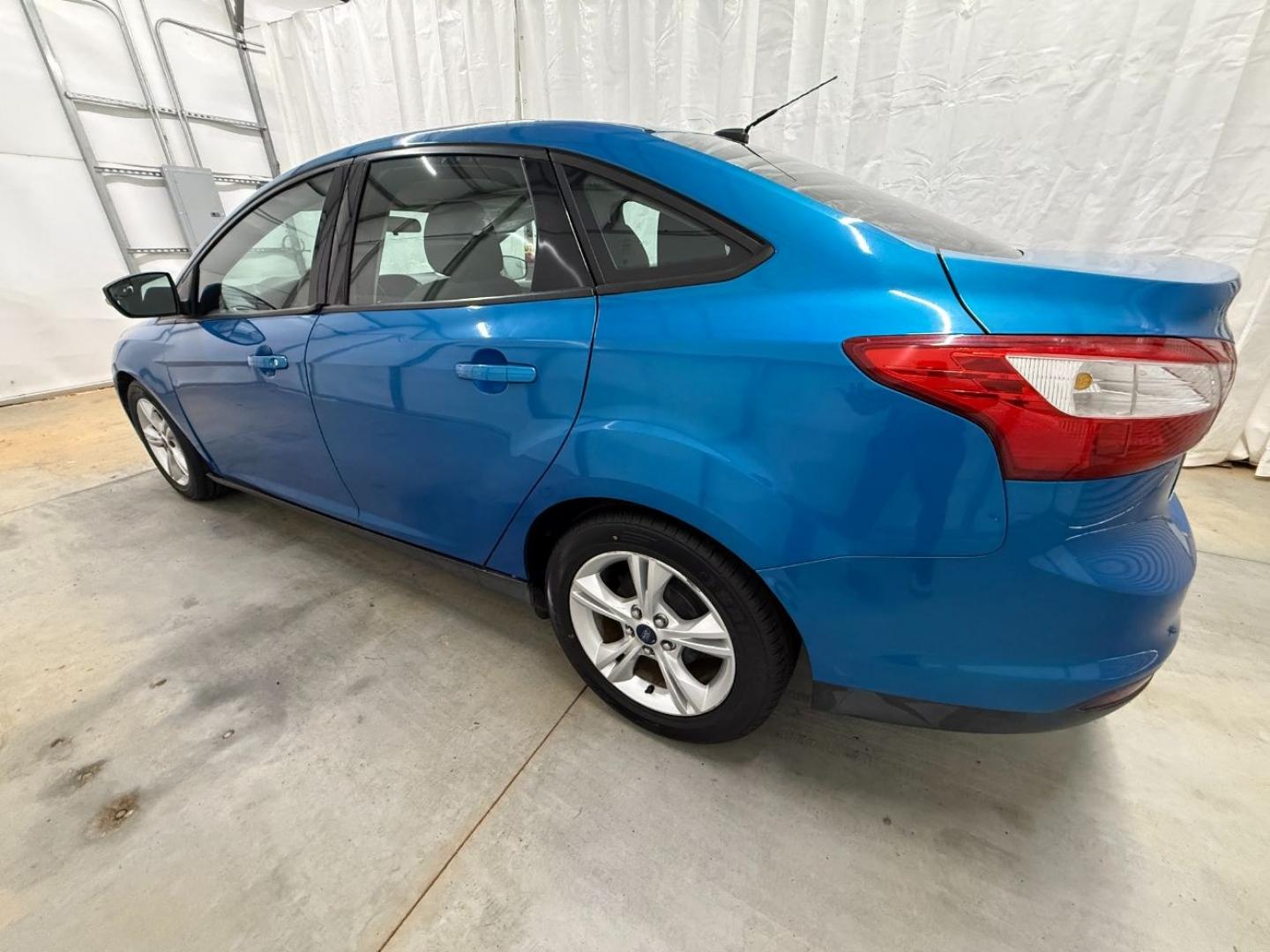 2014 Blue Ford Focus SE (1FADP3F20EL) with an 2L I-4 gasoline direct injection engine, located at 1806 Veterans Memorial Hwy SW, Austell, GA, 30168, (770) 944-9558, 33.817959, -84.606987- Photo#2