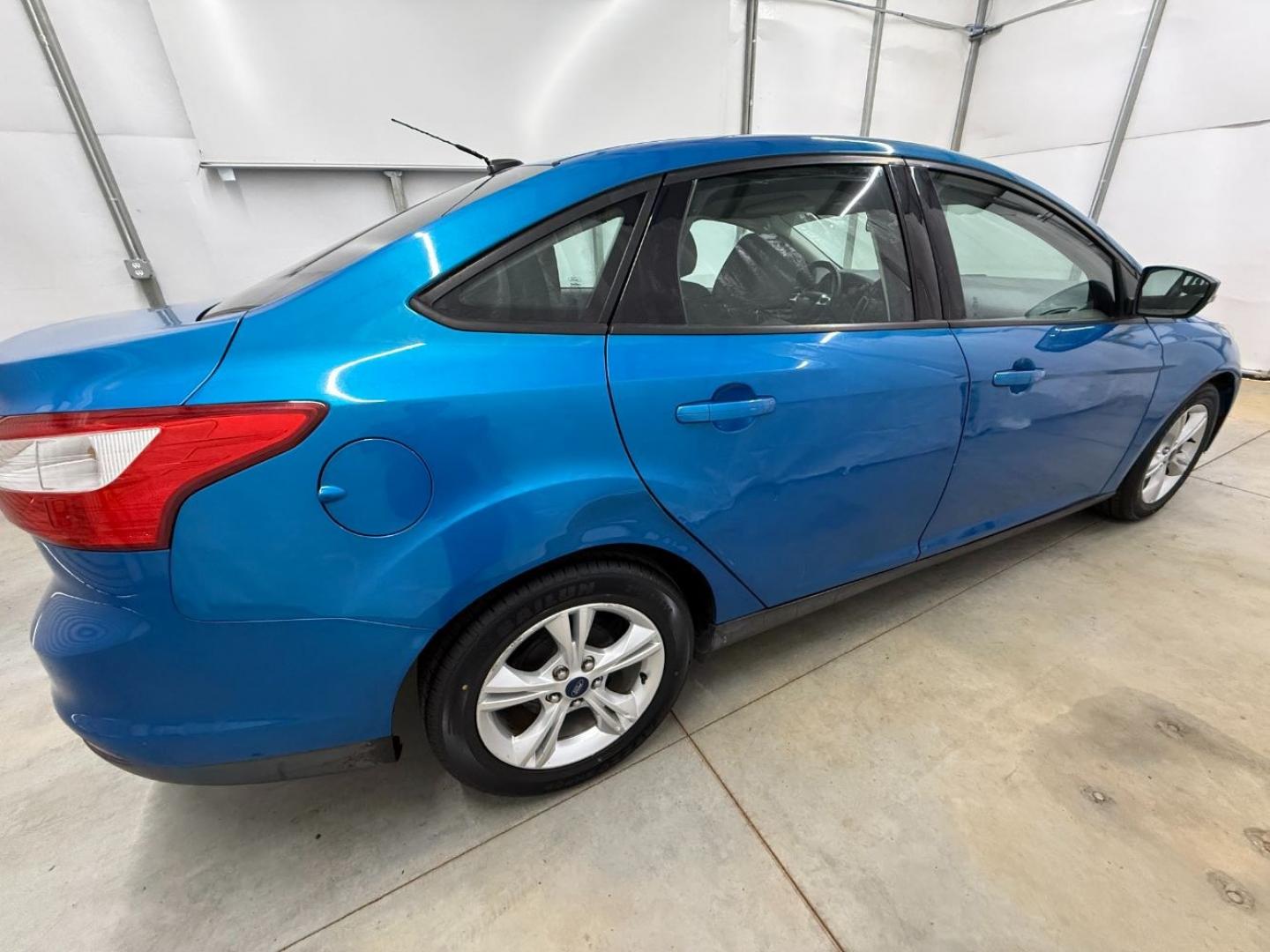 2014 Blue Ford Focus SE (1FADP3F20EL) with an 2L I-4 gasoline direct injection engine, located at 1806 Veterans Memorial Hwy SW, Austell, GA, 30168, (770) 944-9558, 33.817959, -84.606987- Photo#6