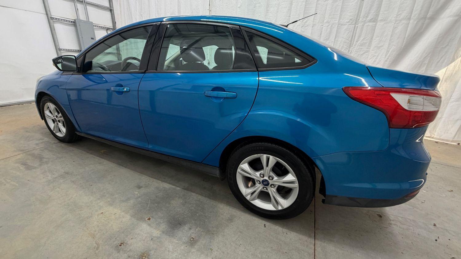 2014 Blue Ford Focus SE (1FADP3F20EL) with an 2L I-4 gasoline dire engine, located at 1806 Veterans Memorial Hwy SW, Austell, GA, 30168, (770) 944-9558, 33.817959, -84.606987- Photo#2