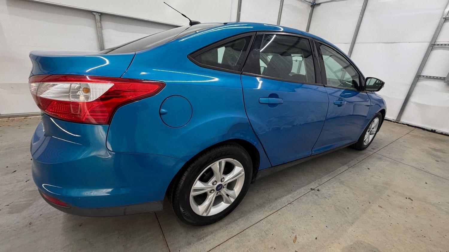 2014 Blue Ford Focus SE (1FADP3F20EL) with an 2L I-4 gasoline dire engine, located at 1806 Veterans Memorial Hwy SW, Austell, GA, 30168, (770) 944-9558, 33.817959, -84.606987- Photo#6