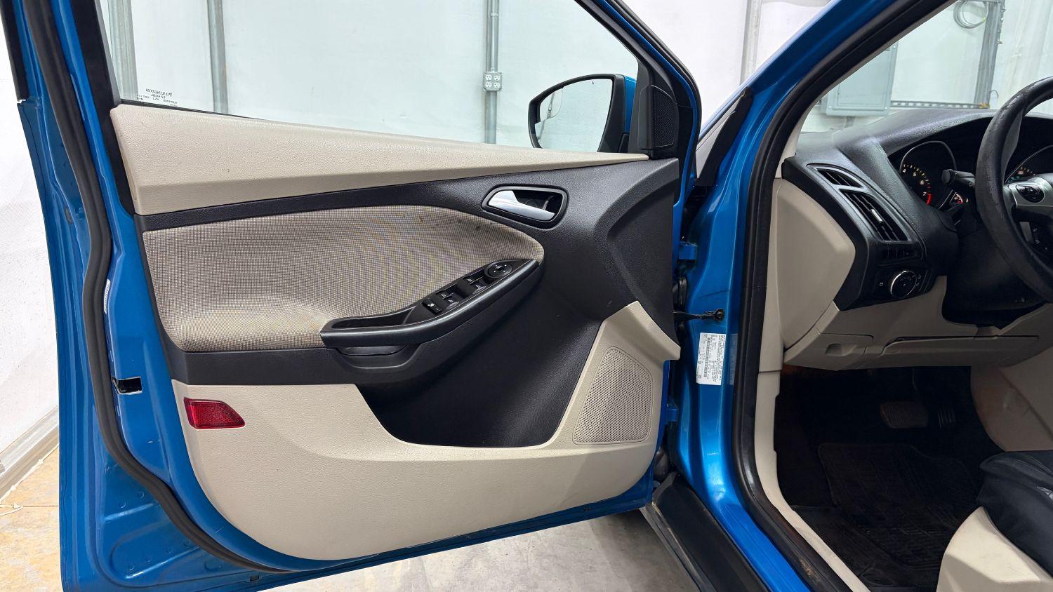 2014 Blue Ford Focus SE (1FADP3F20EL) with an 2L I-4 gasoline dire engine, located at 1806 Veterans Memorial Hwy SW, Austell, GA, 30168, (770) 944-9558, 33.817959, -84.606987- Photo#10