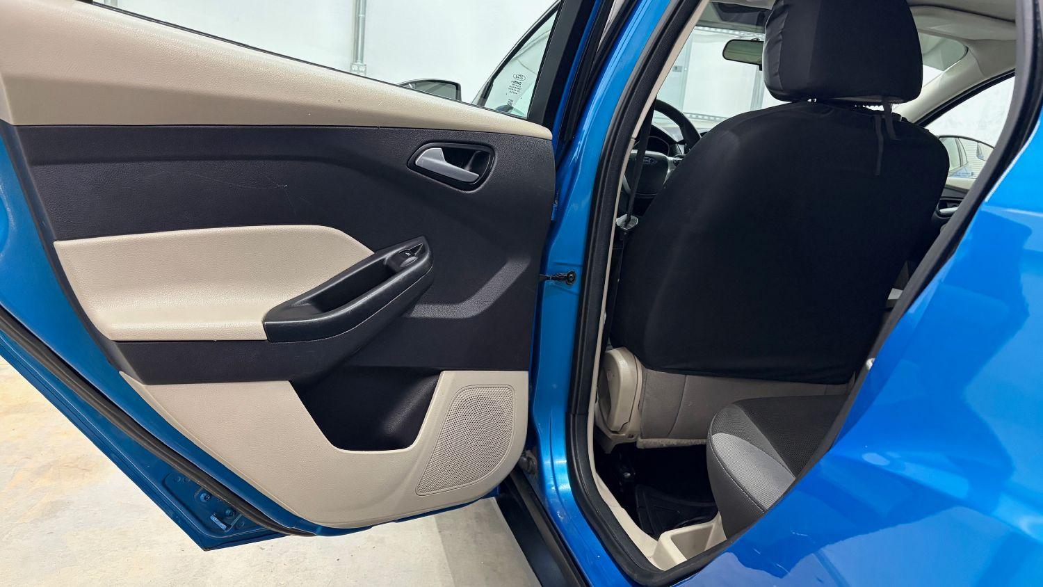 2014 Blue Ford Focus SE (1FADP3F20EL) with an 2L I-4 gasoline dire engine, located at 1806 Veterans Memorial Hwy SW, Austell, GA, 30168, (770) 944-9558, 33.817959, -84.606987- Photo#11