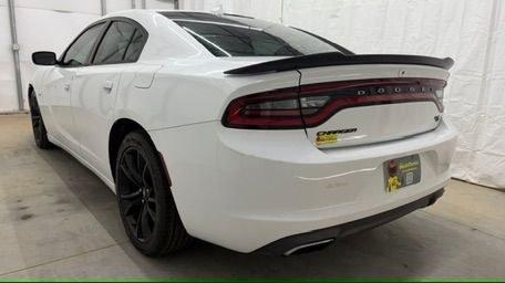 2017 White Dodge Charger R/T RWD (2C3CDXCT1HH) with an HEMI 5.7L V-8 regula engine, located at 1806 Veterans Memorial Hwy SW, Austell, GA, 30168, (770) 944-9558, 33.817959, -84.606987 - This 2017 Dodge Charger R/T delivers serious muscle-sedan performance wrapped in a clean White exterior. Under the hood is a powerful 370-hp 5.7L HEMI V8 paired with a smooth automatic transmission and rear-wheel drive, giving you the aggressive acceleration and confident handling the R/T trim is kn- Photo#3