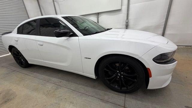 2017 White Dodge Charger R/T RWD (2C3CDXCT1HH) with an HEMI 5.7L V-8 regula engine, located at 1806 Veterans Memorial Hwy SW, Austell, GA, 30168, (770) 944-9558, 33.817959, -84.606987 - This 2017 Dodge Charger R/T delivers serious muscle-sedan performance wrapped in a clean White exterior. Under the hood is a powerful 370-hp 5.7L HEMI V8 paired with a smooth automatic transmission and rear-wheel drive, giving you the aggressive acceleration and confident handling the R/T trim is kn- Photo#7