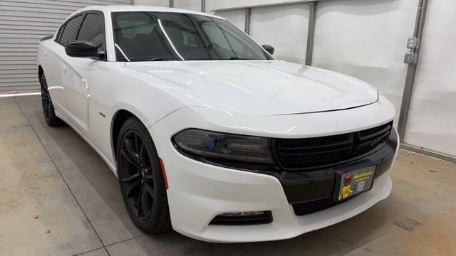 2017 White Dodge Charger R/T RWD (2C3CDXCT1HH) with an HEMI 5.7L V-8 regula engine, located at 1806 Veterans Memorial Hwy SW, Austell, GA, 30168, (770) 944-9558, 33.817959, -84.606987 - This 2017 Dodge Charger R/T delivers serious muscle-sedan performance wrapped in a clean White exterior. Under the hood is a powerful 370-hp 5.7L HEMI V8 paired with a smooth automatic transmission and rear-wheel drive, giving you the aggressive acceleration and confident handling the R/T trim is kn- Photo#8