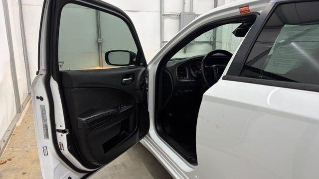 2017 White Dodge Charger R/T RWD (2C3CDXCT1HH) with an HEMI 5.7L V-8 regula engine, located at 1806 Veterans Memorial Hwy SW, Austell, GA, 30168, (770) 944-9558, 33.817959, -84.606987 - This 2017 Dodge Charger R/T delivers serious muscle-sedan performance wrapped in a clean White exterior. Under the hood is a powerful 370-hp 5.7L HEMI V8 paired with a smooth automatic transmission and rear-wheel drive, giving you the aggressive acceleration and confident handling the R/T trim is kn- Photo#10
