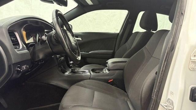 2017 White Dodge Charger R/T RWD (2C3CDXCT1HH) with an HEMI 5.7L V-8 regula engine, located at 1806 Veterans Memorial Hwy SW, Austell, GA, 30168, (770) 944-9558, 33.817959, -84.606987 - This 2017 Dodge Charger R/T delivers serious muscle-sedan performance wrapped in a clean White exterior. Under the hood is a powerful 370-hp 5.7L HEMI V8 paired with a smooth automatic transmission and rear-wheel drive, giving you the aggressive acceleration and confident handling the R/T trim is kn- Photo#11