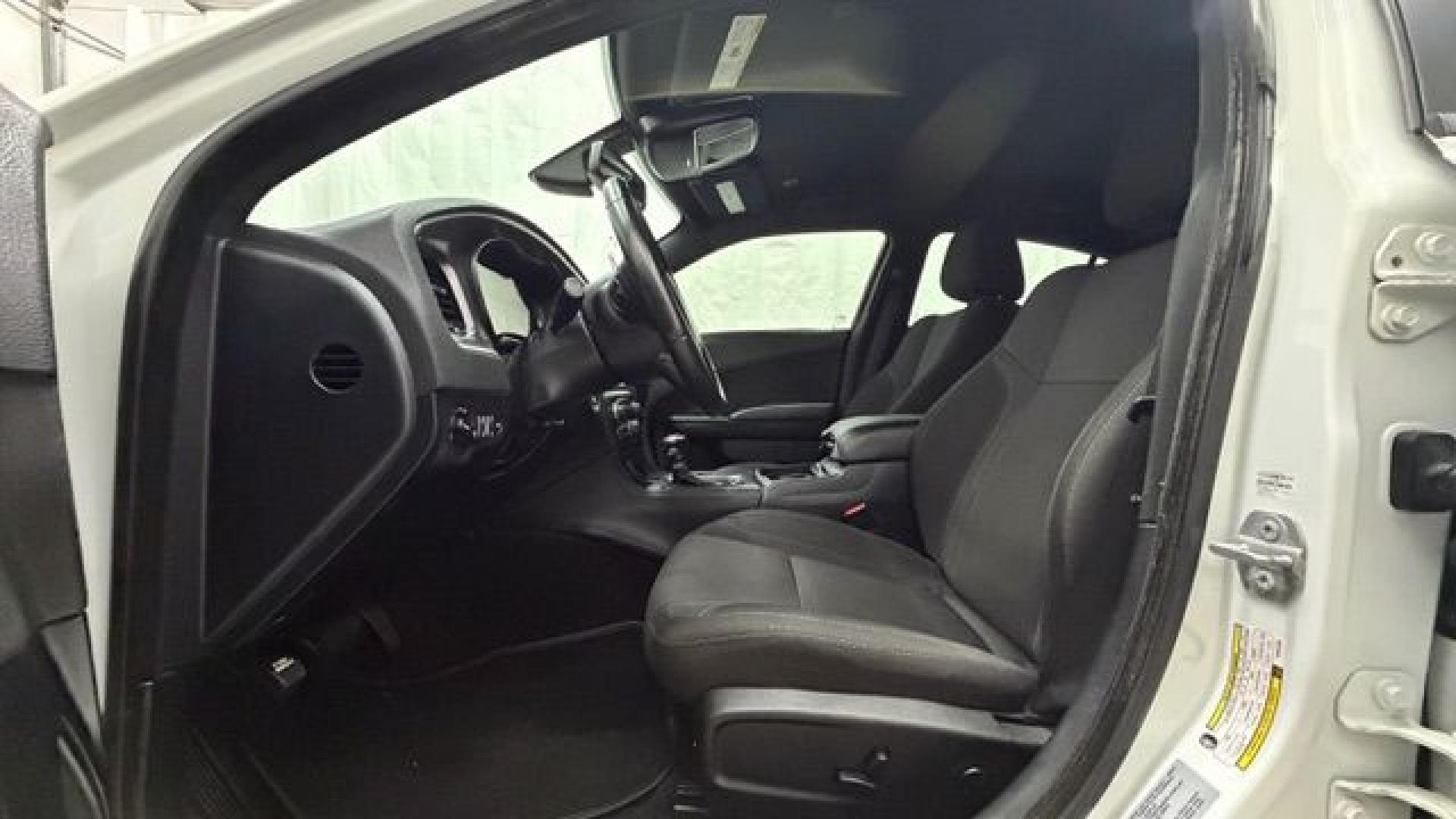 2017 White Dodge Charger R/T RWD (2C3CDXCT1HH) with an HEMI 5.7L V-8 regula engine, located at 1806 Veterans Memorial Hwy SW, Austell, GA, 30168, (770) 944-9558, 33.817959, -84.606987 - This Charger is in good condition and delivers real Hemi power, giving you the kind of performance and presence the Charger is known for. The tires are great, so there's no need to spend extra on replacements, and the paint is in good shape. Inside, the interior is impeccable and looks as good as it- Photo#12