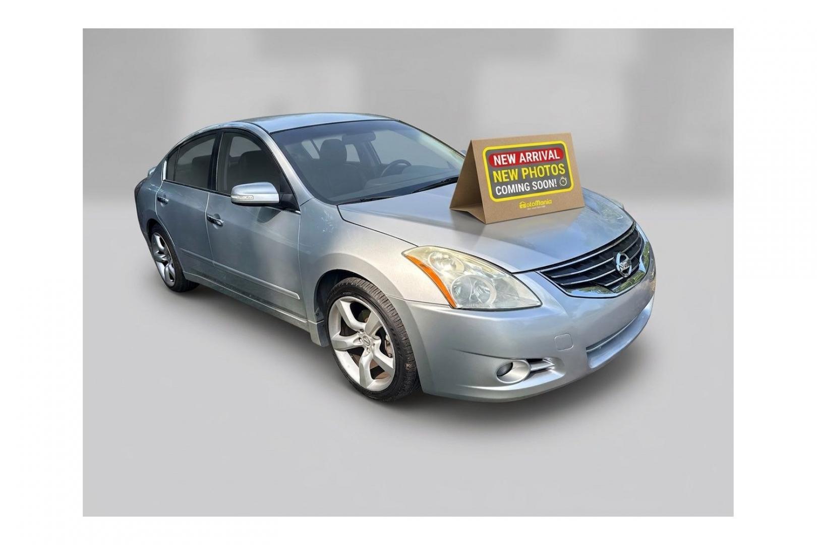 2011 Silver Nissan Altima 3.5 SR (1N4BL2AP7BN) with an VQ 3.5L V-6 DOHC engine, located at 1806 Veterans Memorial Hwy SW, Austell, GA, 30168, (770) 944-9558, 33.817959, -84.606987- Photo#0