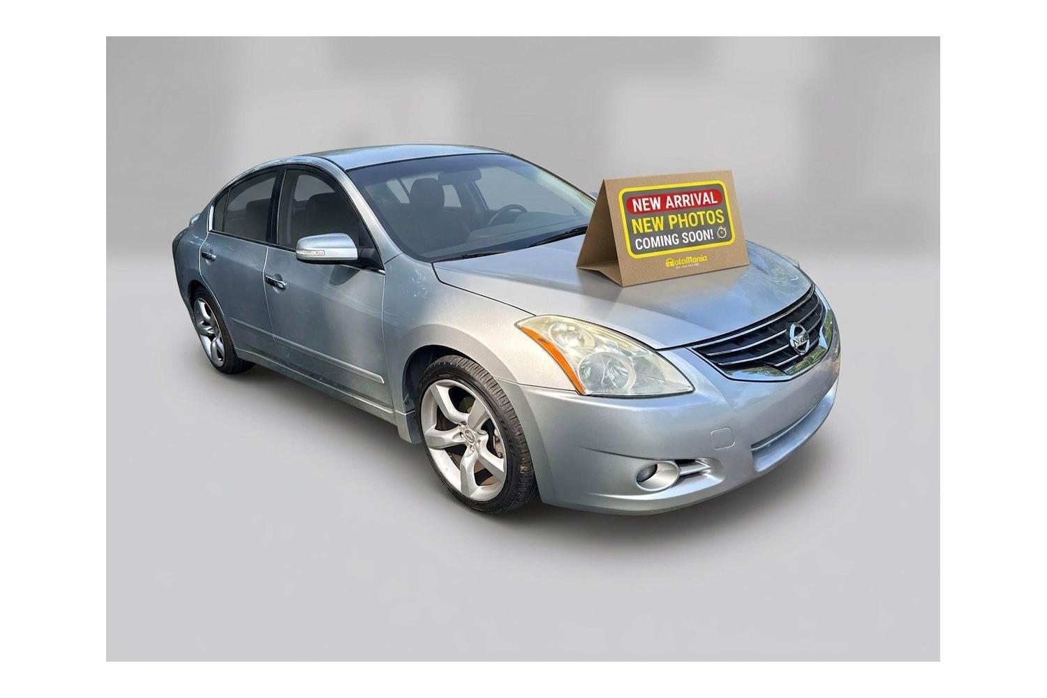 2011 Silver Nissan Altima 3.5 SR (1N4BL2AP7BN) with an VQ 3.5L V-6 DOHC engine, located at 1806 Veterans Memorial Hwy SW, Austell, GA, 30168, (770) 944-9558, 33.817959, -84.606987- Photo#0