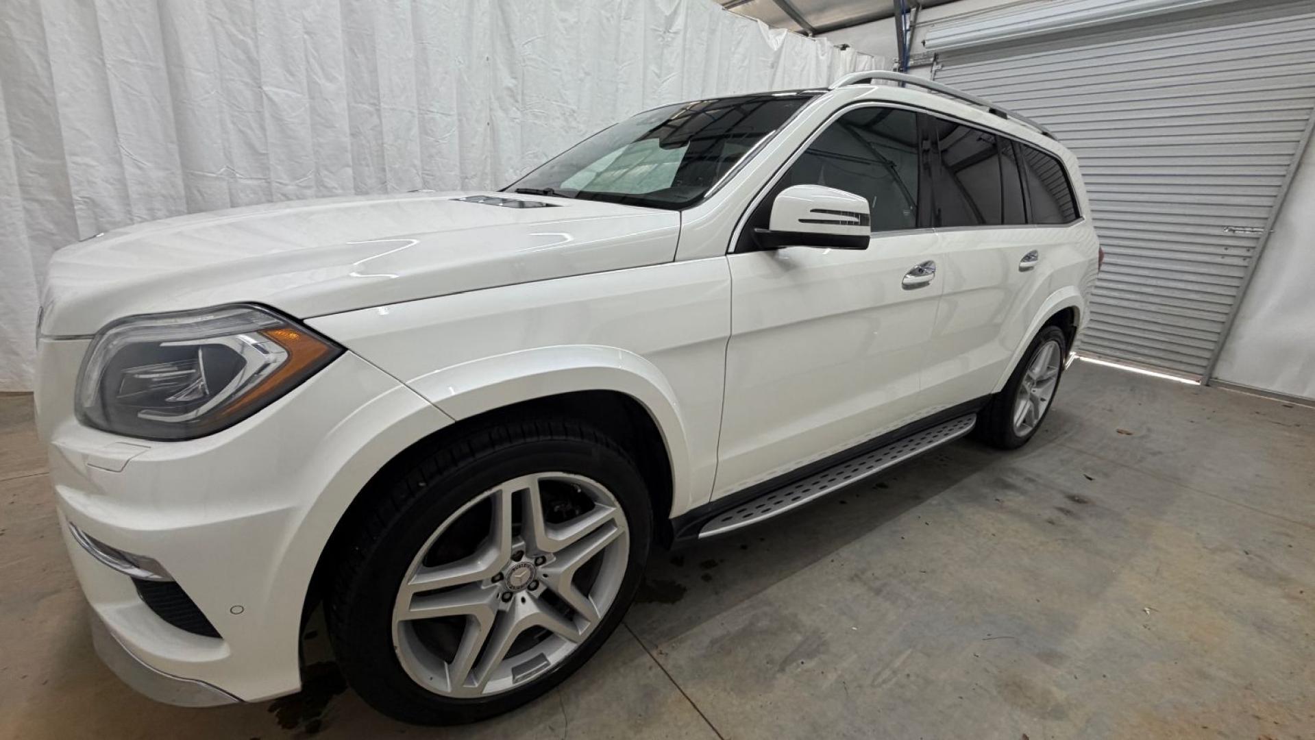 2016 White Mercedes-Benz GL 550 4MATIC (4JGDF7DE8GA) with an 4.7L V-8 gasoline direct injection engine, located at 1806 Veterans Memorial Hwy SW, Austell, GA, 30168, (770) 944-9558, 33.817959, -84.606987- Photo#1