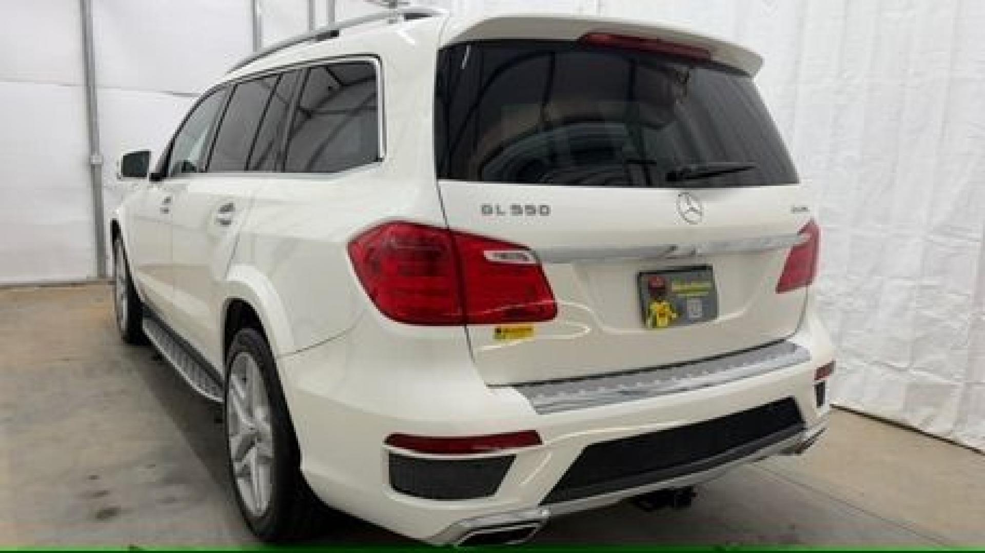 2016 White Mercedes-Benz GL 550 4MATIC (4JGDF7DE8GA) with an 4.7L V-8 gasoline direct injection engine, located at 1806 Veterans Memorial Hwy SW, Austell, GA, 30168, (770) 944-9558, 33.817959, -84.606987- Photo#3