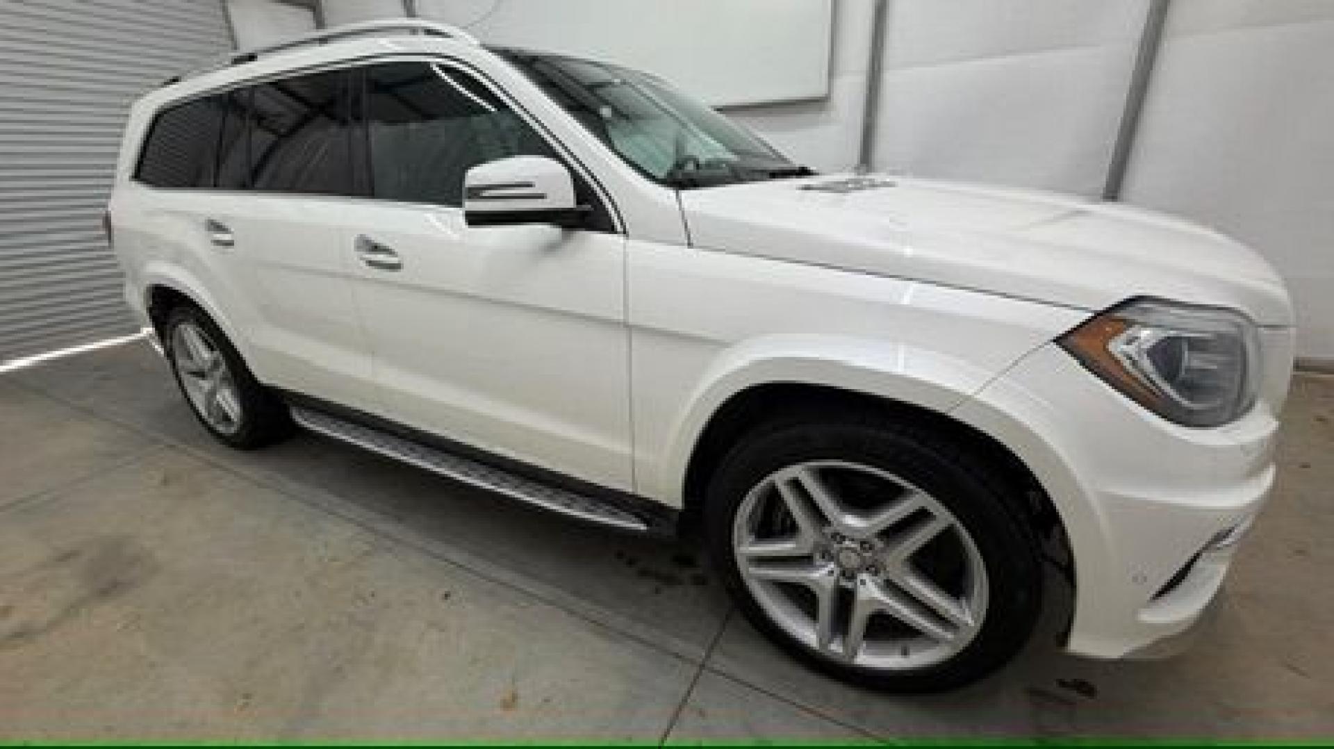 2016 White Mercedes-Benz GL 550 4MATIC (4JGDF7DE8GA) with an 4.7L V-8 gasoline direct injection engine, located at 1806 Veterans Memorial Hwy SW, Austell, GA, 30168, (770) 944-9558, 33.817959, -84.606987- Photo#7