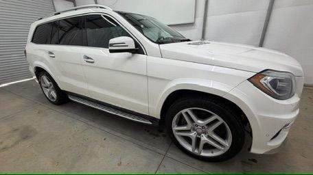 2016 White Mercedes-Benz GL 550 4MATIC (4JGDF7DE8GA) with an 4.7L V-8 gasoline direct injection engine, located at 1806 Veterans Memorial Hwy SW, Austell, GA, 30168, (770) 944-9558, 33.817959, -84.606987 - Why Choose Automania? At Automania, we make car buying easy and stress-free, with over 20 years serving Austell, GA and the surrounding communities. WE FINANCE GOOD AND NOT SO GOOD CREDIT, we work with all credit types, and every vehicle comes with a free vehicle history report so you know its backg- Photo#7