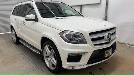 2016 White Mercedes-Benz GL 550 4MATIC (4JGDF7DE8GA) with an 4.7L V-8 gasoline direct injection engine, located at 1806 Veterans Memorial Hwy SW, Austell, GA, 30168, (770) 944-9558, 33.817959, -84.606987 - Why Choose Automania? At Automania, we make car buying easy and stress-free, with over 20 years serving Austell, GA and the surrounding communities. WE FINANCE GOOD AND NOT SO GOOD CREDIT, we work with all credit types, and every vehicle comes with a free vehicle history report so you know its backg- Photo#8