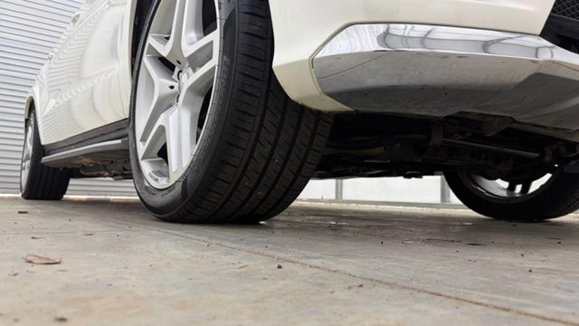 2016 White Mercedes-Benz GL 550 4MATIC (4JGDF7DE8GA) with an 4.7L V-8 gasoline direct injection engine, located at 1806 Veterans Memorial Hwy SW, Austell, GA, 30168, (770) 944-9558, 33.817959, -84.606987- Photo#20