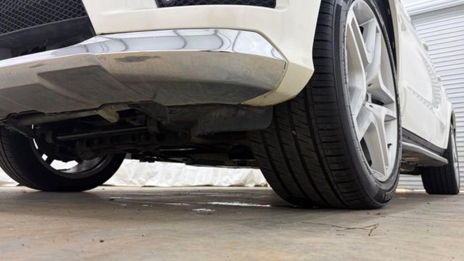 2016 White Mercedes-Benz GL 550 4MATIC (4JGDF7DE8GA) with an 4.7L V-8 gasoline direct injection engine, located at 1806 Veterans Memorial Hwy SW, Austell, GA, 30168, (770) 944-9558, 33.817959, -84.606987- Photo#21