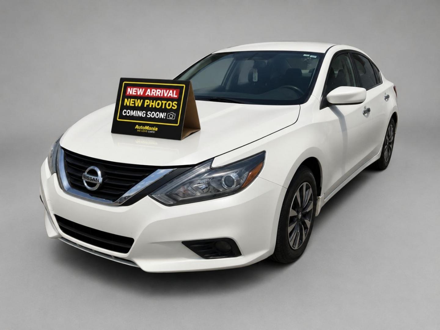 2017 White Nissan Altima 2.5 SR (1N4AL3AP9HC) with an 2.5L I-4 DOHC engine, located at 1806 Veterans Memorial Hwy SW, Austell, GA, 30168, (770) 944-9558, 33.817959, -84.606987- Photo#0