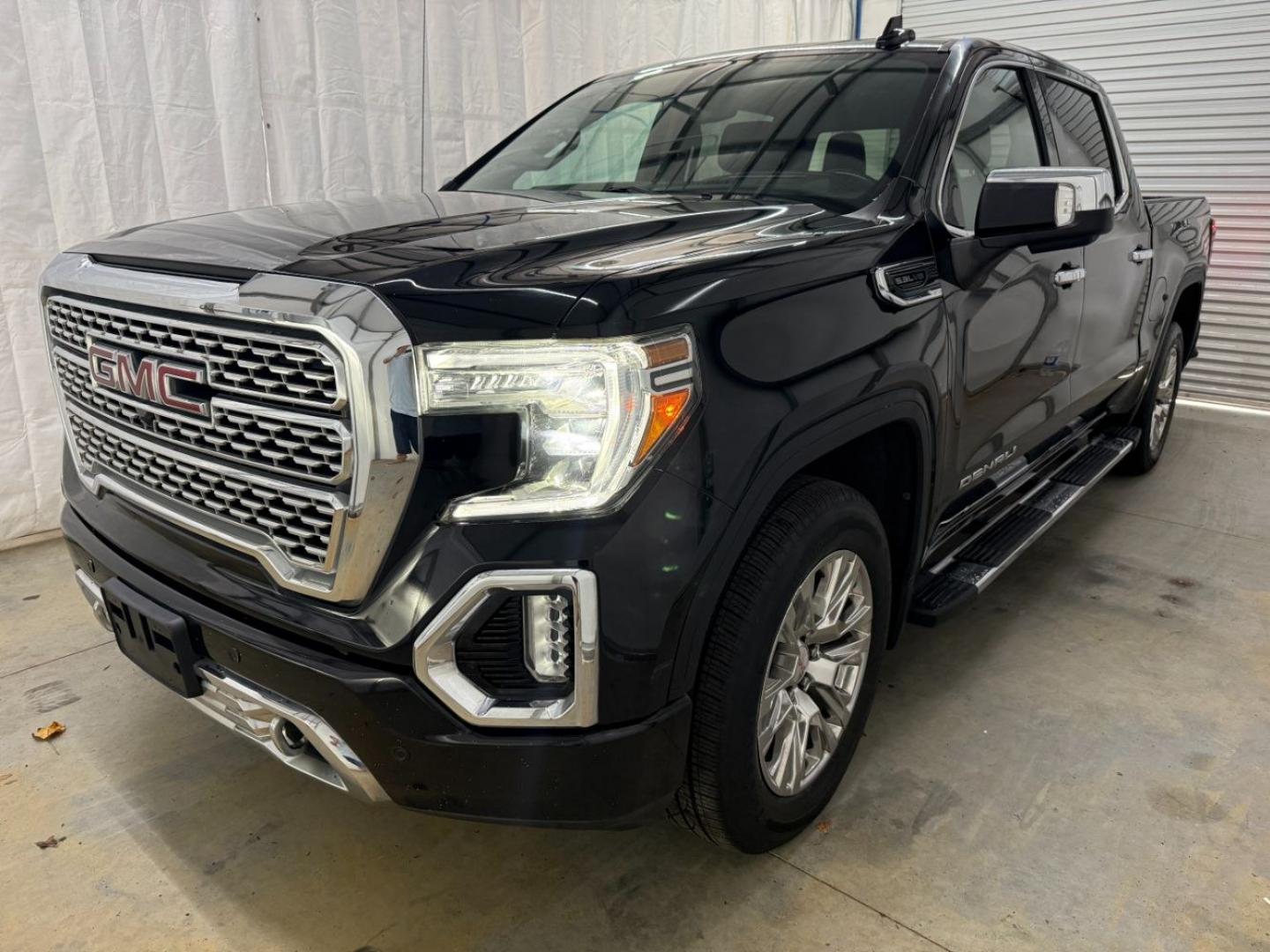 2015 Black GMC Sierra 1500 SLE (3GTU2UEC2FG) with an EcoTec3 4.3L V-6 gasoline direct injection engine, located at 1806 Veterans Memorial Hwy SW, Austell, GA, 30168, (770) 944-9558, 33.817959, -84.606987- Photo#0
