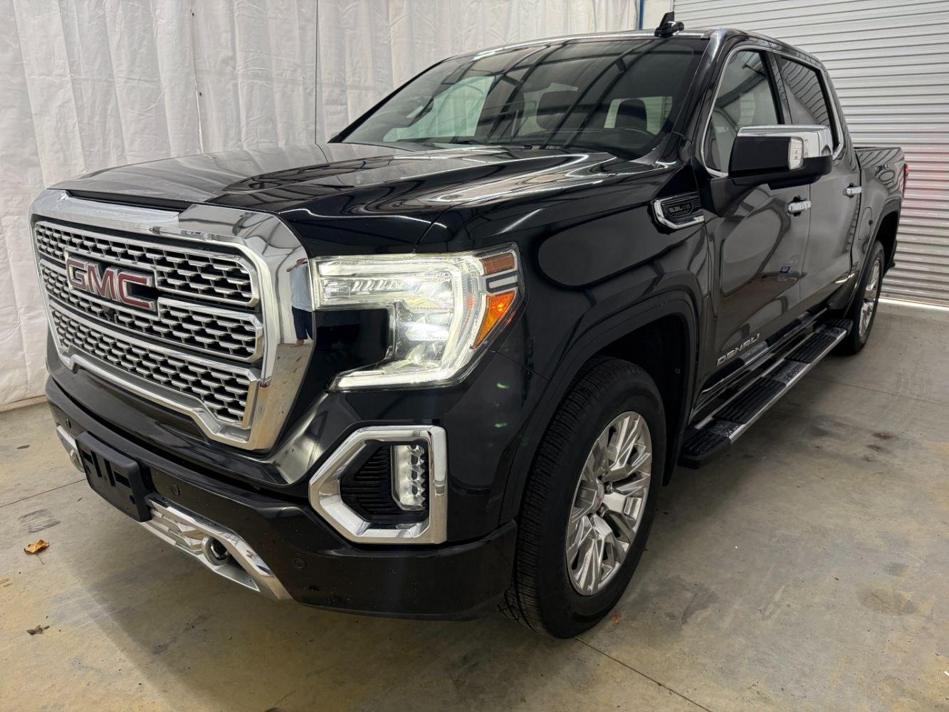 2015 Black GMC Sierra 1500 SLE (3GTU2UEC2FG) with an EcoTec3 4.3L V-6 gasoline direct injection engine, located at 1806 Veterans Memorial Hwy SW, Austell, GA, 30168, (770) 944-9558, 33.817959, -84.606987- Photo#0