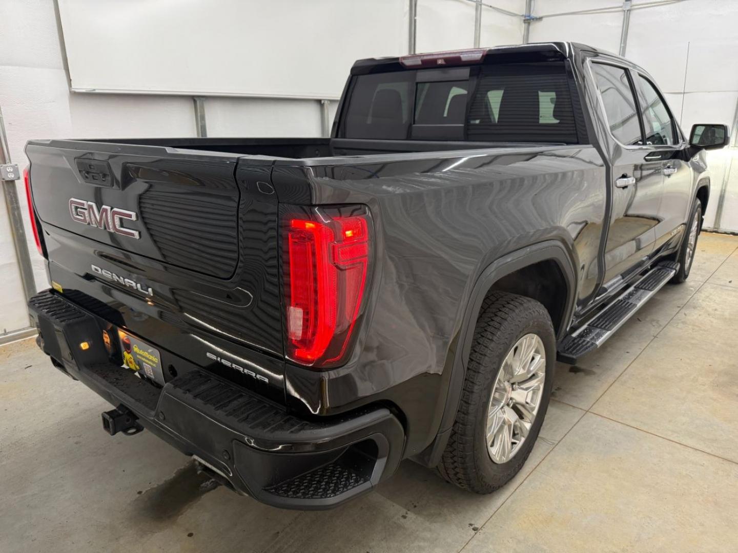 2015 Black GMC Sierra 1500 SLE (3GTU2UEC2FG) with an EcoTec3 4.3L V-6 gasoline direct injection engine, located at 1806 Veterans Memorial Hwy SW, Austell, GA, 30168, (770) 944-9558, 33.817959, -84.606987- Photo#5