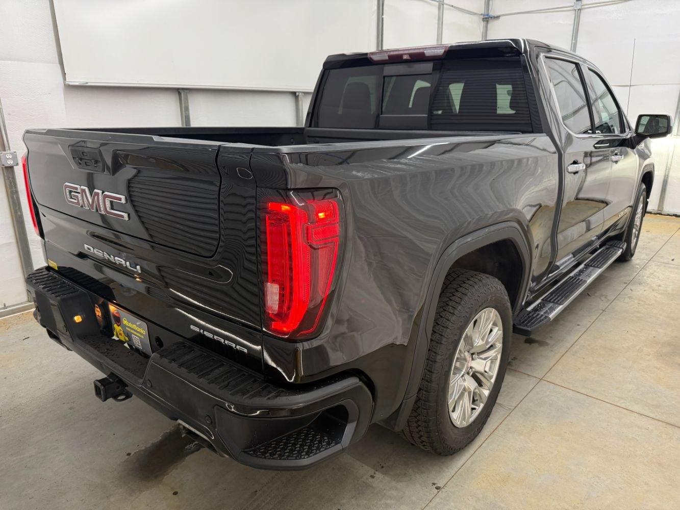 2015 Black GMC Sierra 1500 SLE (3GTU2UEC2FG) with an EcoTec3 4.3L V-6 gasoline direct injection engine, located at 1806 Veterans Memorial Hwy SW, Austell, GA, 30168, (770) 944-9558, 33.817959, -84.606987- Photo#5