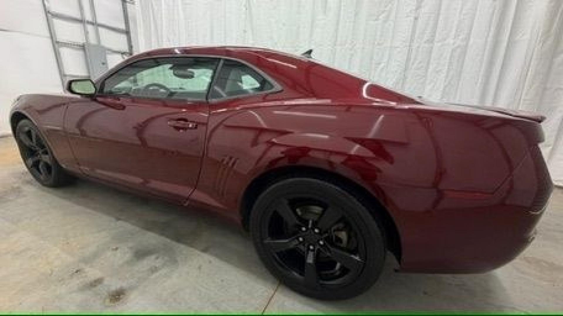 2010 Red Chevrolet Camaro 2LT (2G1FG1EV0A9) with an 3.6L V-6 gasoline direct injection engine, Manual transmission, located at 1806 Veterans Memorial Hwy SW, Austell, GA, 30168, (770) 944-9558, 33.817959, -84.606987- Photo#2