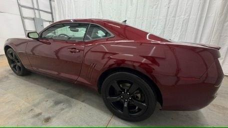 2010 Red Chevrolet Camaro 2LT (2G1FG1EV0A9) with an 3.6L V-6 gasoline direct injection engine, Manual transmission, located at 1806 Veterans Memorial Hwy SW, Austell, GA, 30168, (770) 944-9558, 33.817959, -84.606987- Photo#2