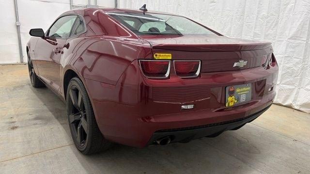 2010 Red Chevrolet Camaro 2LT (2G1FG1EV0A9) with an 3.6L V-6 gasoline direct injection engine, Manual transmission, located at 1806 Veterans Memorial Hwy SW, Austell, GA, 30168, (770) 944-9558, 33.817959, -84.606987- Photo#3