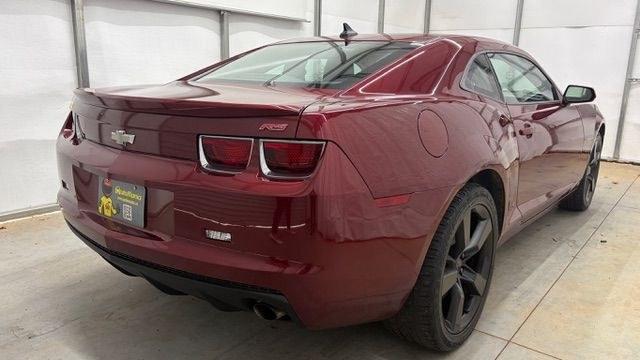2010 Red Chevrolet Camaro 2LT (2G1FG1EV0A9) with an 3.6L V-6 gasoline direct injection engine, Manual transmission, located at 1806 Veterans Memorial Hwy SW, Austell, GA, 30168, (770) 944-9558, 33.817959, -84.606987- Photo#5