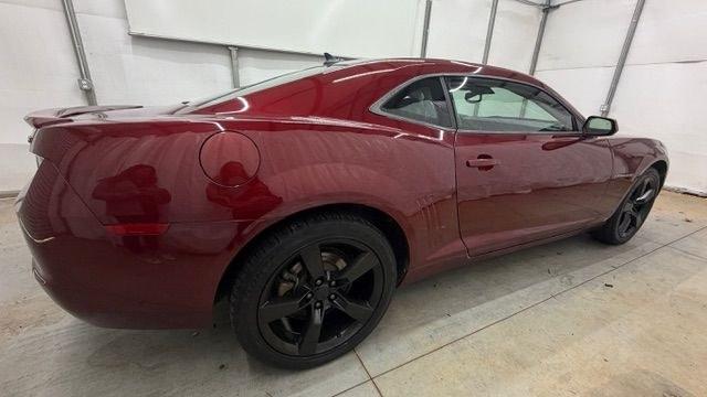 2010 Red Chevrolet Camaro 2LT (2G1FG1EV0A9) with an 3.6L V-6 gasoline direct injection engine, Manual transmission, located at 1806 Veterans Memorial Hwy SW, Austell, GA, 30168, (770) 944-9558, 33.817959, -84.606987- Photo#6
