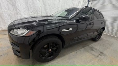 2017 Black Jaguar F-PACE 20d Premium (SADCJ2BN0HA) with an 2L I-4 diesel direct injection engine, located at 1806 Veterans Memorial Hwy SW, Austell, GA, 30168, (770) 944-9558, 33.817959, -84.606987- Photo#1
