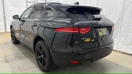 2017 Black Jaguar F-PACE 20d Premium (SADCJ2BN0HA) with an 2L I-4 diesel direct injection engine, located at 1806 Veterans Memorial Hwy SW, Austell, GA, 30168, (770) 944-9558, 33.817959, -84.606987- Photo#3