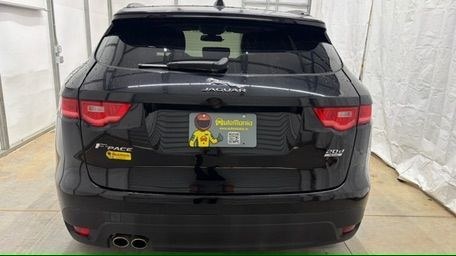 2017 Black Jaguar F-PACE 20d Premium (SADCJ2BN0HA) with an 2L I-4 diesel direct injection engine, located at 1806 Veterans Memorial Hwy SW, Austell, GA, 30168, (770) 944-9558, 33.817959, -84.606987- Photo#4