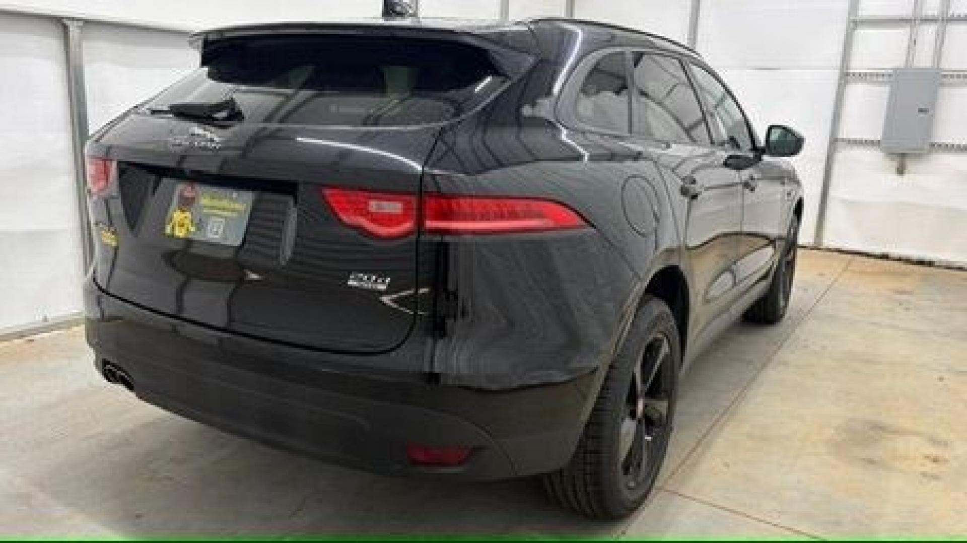 2017 Black Jaguar F-PACE 20d Premium (SADCJ2BN0HA) with an 2L I-4 diesel direct injection engine, located at 1806 Veterans Memorial Hwy SW, Austell, GA, 30168, (770) 944-9558, 33.817959, -84.606987- Photo#5