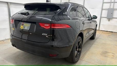 2017 Black Jaguar F-PACE 20d Premium (SADCJ2BN0HA) with an 2L I-4 diesel direct injection engine, located at 1806 Veterans Memorial Hwy SW, Austell, GA, 30168, (770) 944-9558, 33.817959, -84.606987- Photo#5