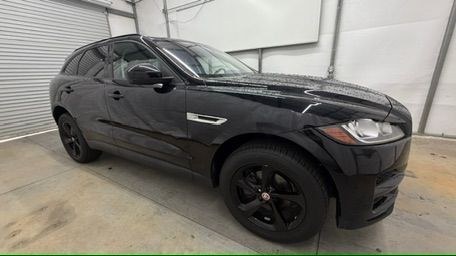 2017 Black Jaguar F-PACE 20d Premium (SADCJ2BN0HA) with an 2L I-4 diesel direct injection engine, located at 1806 Veterans Memorial Hwy SW, Austell, GA, 30168, (770) 944-9558, 33.817959, -84.606987- Photo#7