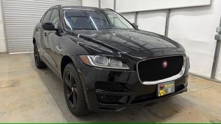 2017 Black Jaguar F-PACE 20d Premium (SADCJ2BN0HA) with an 2L I-4 diesel direct injection engine, located at 1806 Veterans Memorial Hwy SW, Austell, GA, 30168, (770) 944-9558, 33.817959, -84.606987- Photo#8