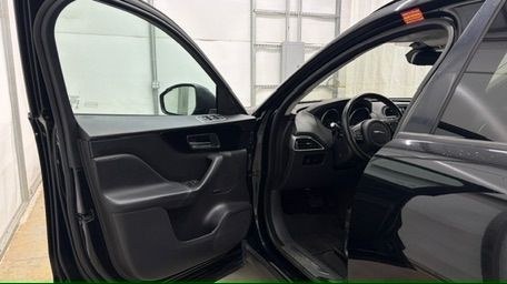 2017 Black Jaguar F-PACE 20d Premium (SADCJ2BN0HA) with an 2L I-4 diesel direct injection engine, located at 1806 Veterans Memorial Hwy SW, Austell, GA, 30168, (770) 944-9558, 33.817959, -84.606987- Photo#10
