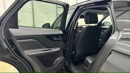 2017 Black Jaguar F-PACE 20d Premium (SADCJ2BN0HA) with an 2L I-4 diesel direct injection engine, located at 1806 Veterans Memorial Hwy SW, Austell, GA, 30168, (770) 944-9558, 33.817959, -84.606987- Photo#13